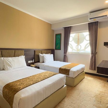 Lorin Syariah Solo Hotel Екстер'єр фото