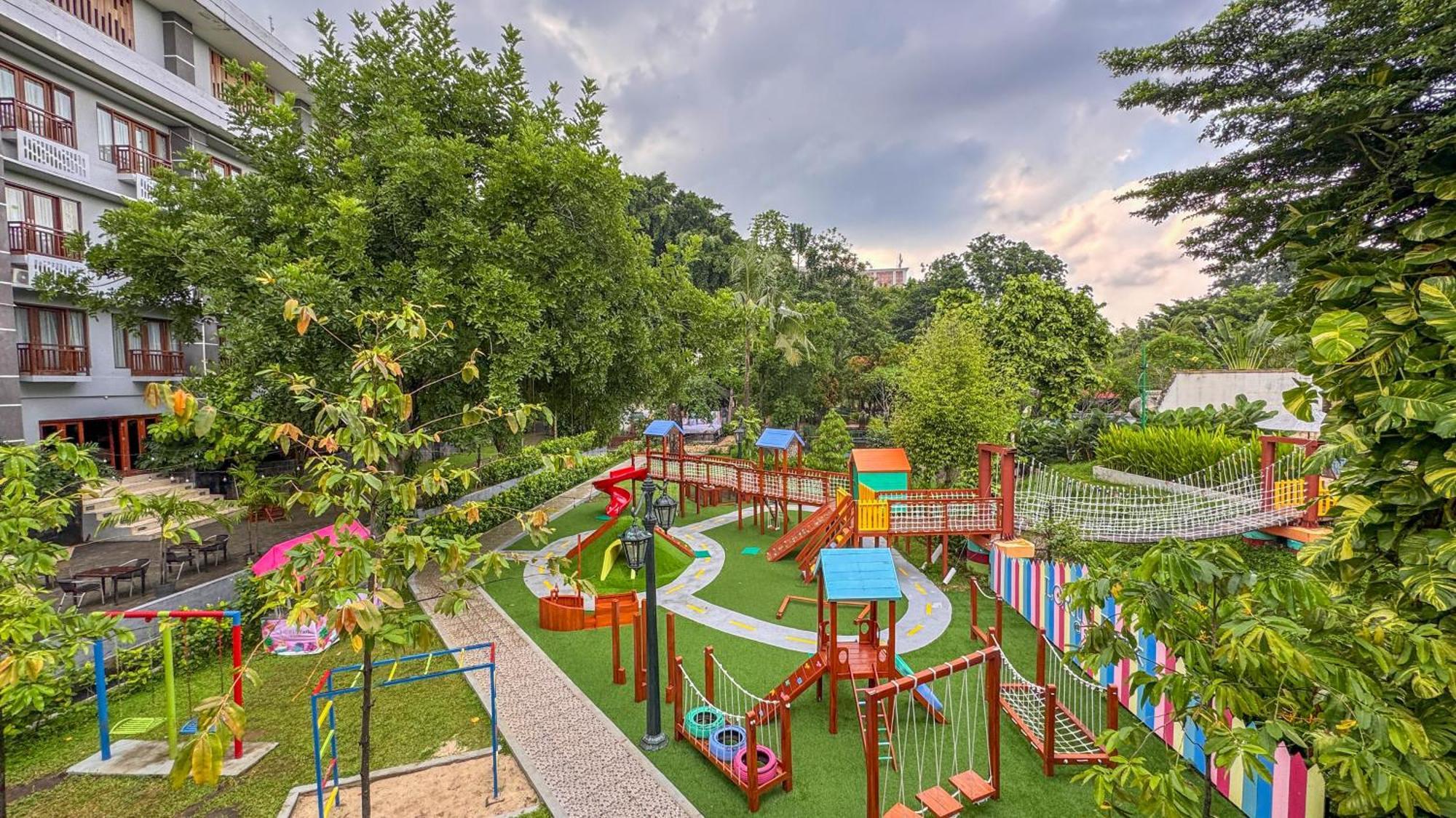 Lorin Syariah Solo Hotel Екстер'єр фото